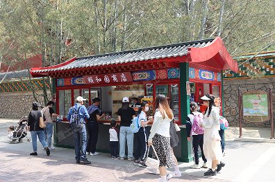 捷士通作為移動房屋廠家，為北京頤和園生產了一款與景色相互照應的售賣崗亭